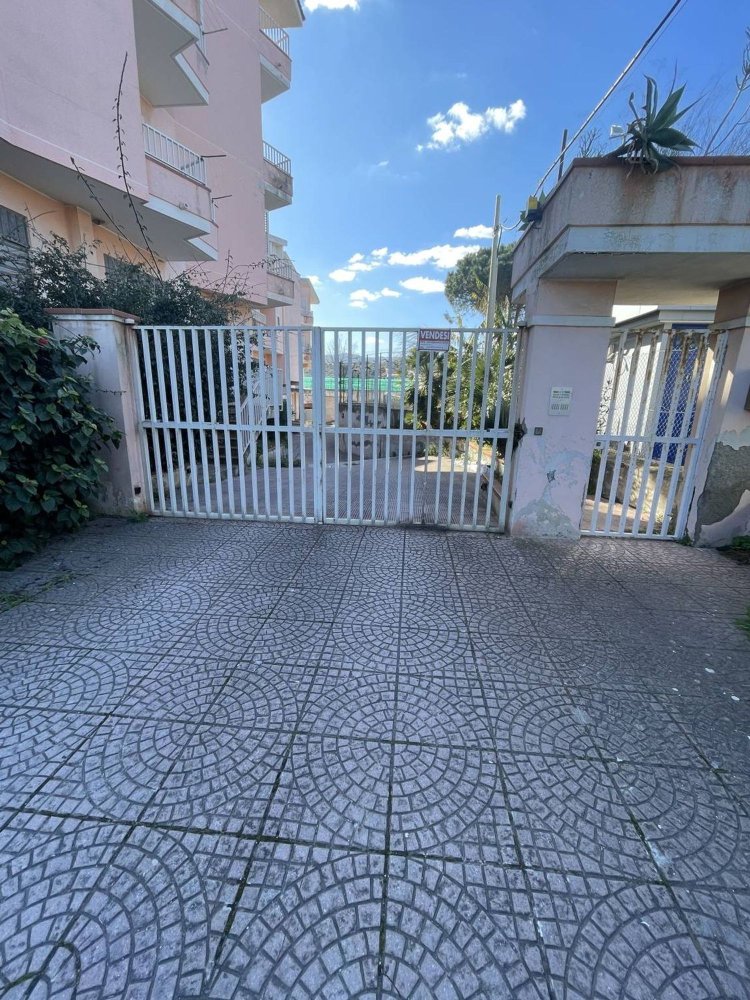 Garage à Falcone, Italy 58m² No. 127082