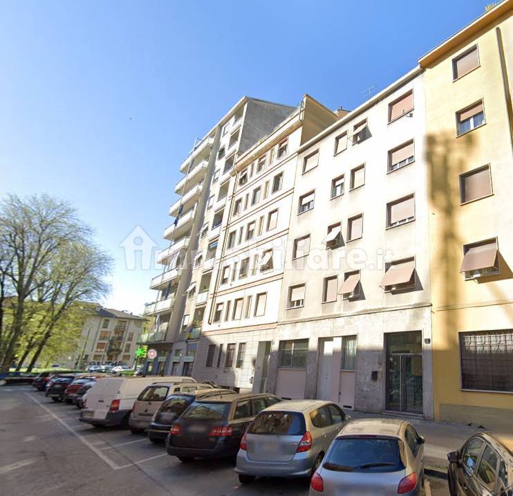 3 bedrooms Apartment in Milan, Italy No. 294406