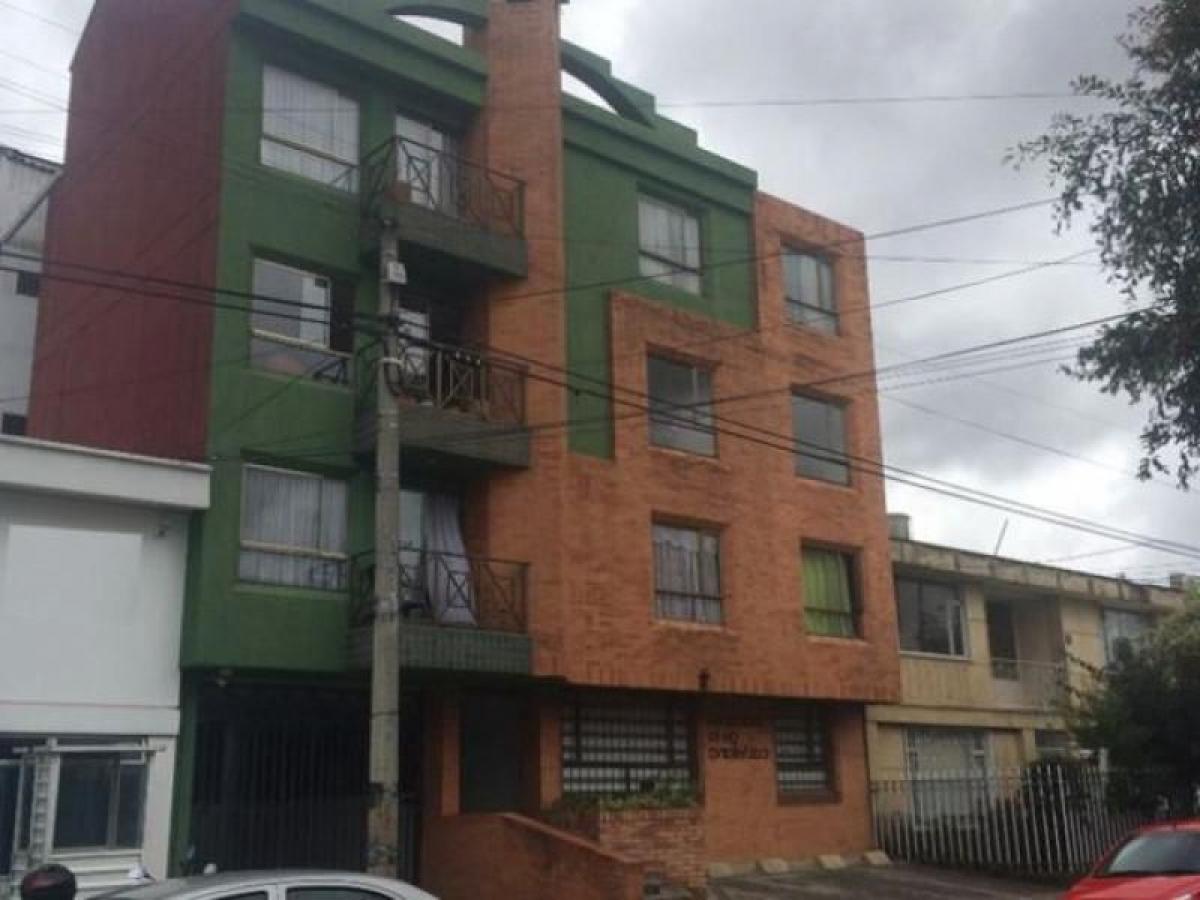 Дом с 4 спальнями в Богота, Колумбия № 13521