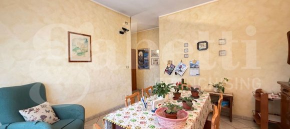 4 rooms Apartment in Turin, Italy No. 7890 2