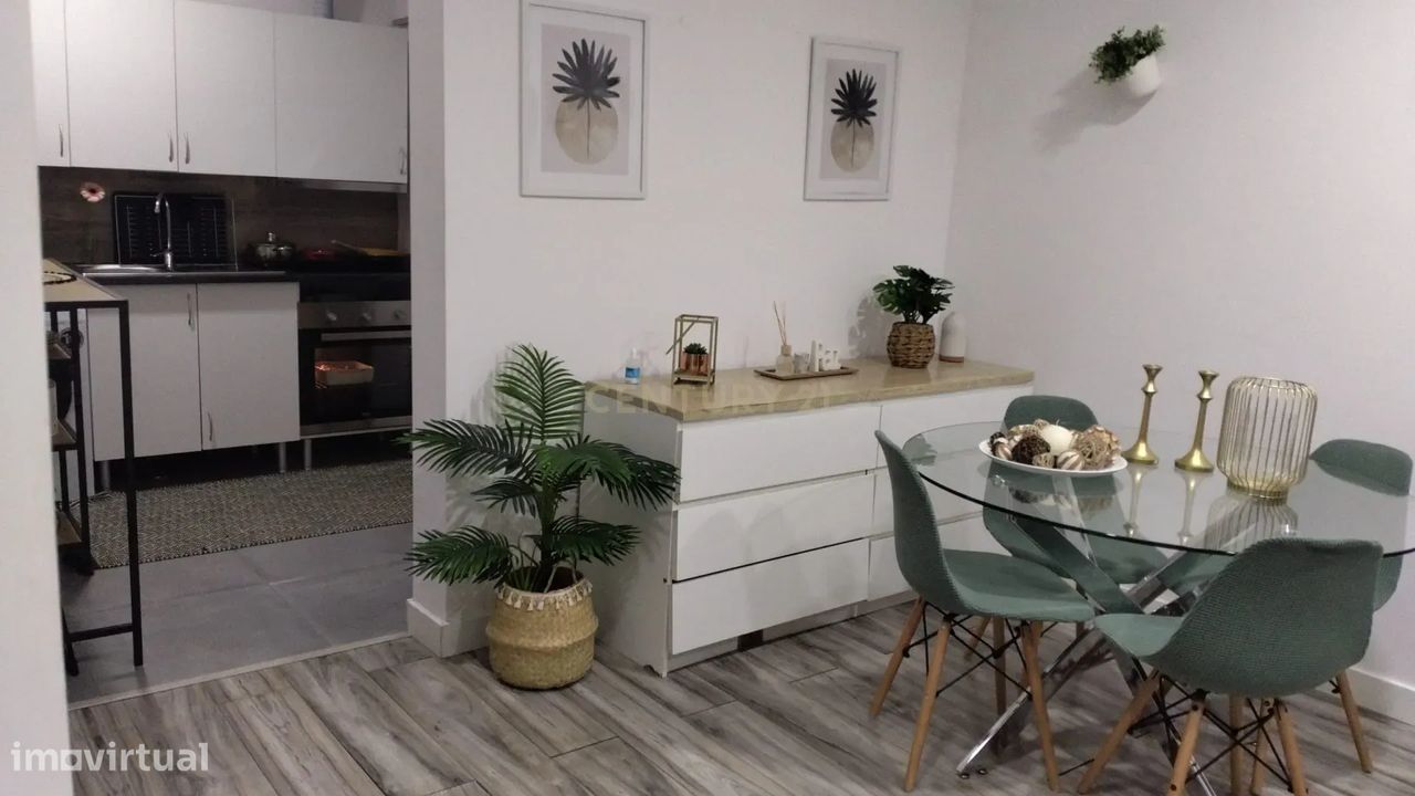 102m² Commercial property in Seixal, Portugal No. 156556