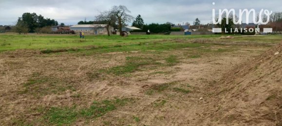 627m² Land in Montlivault, France No. 81445 2