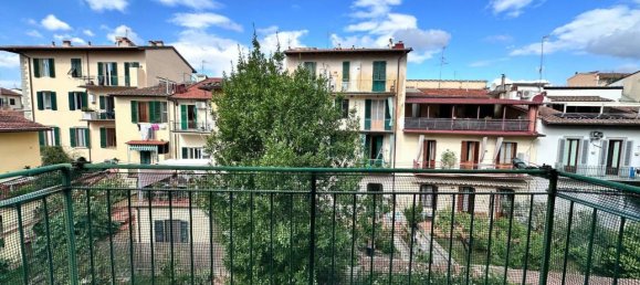 4 rooms Apartment in Florence, Italy No. 31528 2