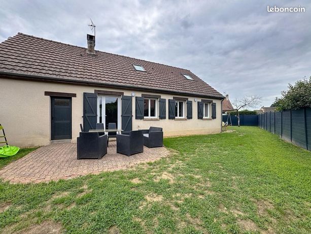 Casa de 4 dormitorios en Sarthe, France No. 304791