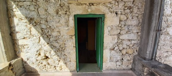 Коммерческая недвижимость с 4 спальнями в Ханья, Греция № 267 3