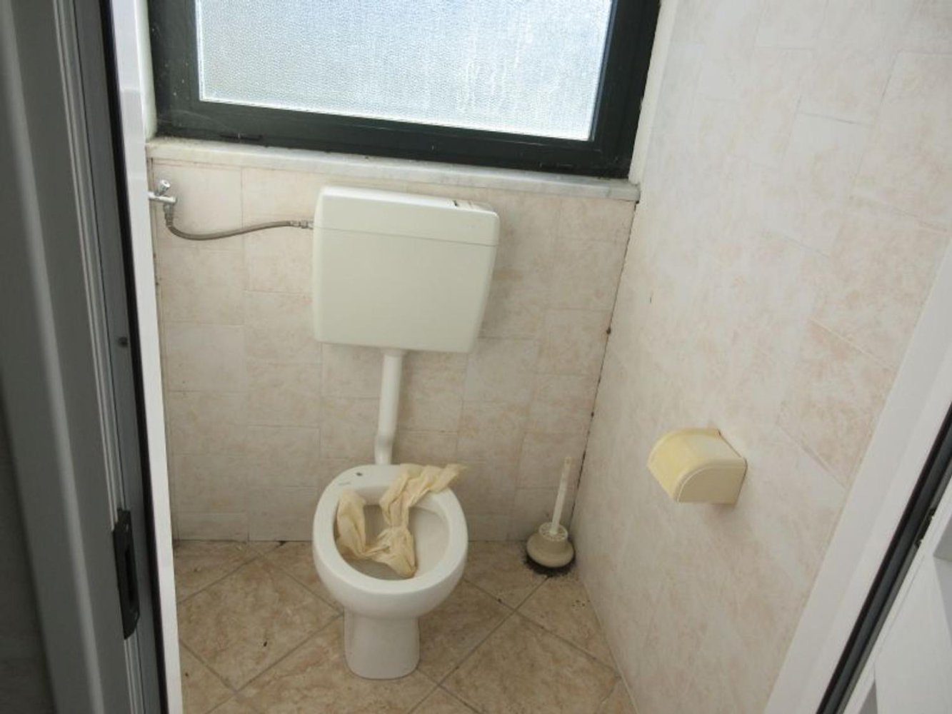 11 rooms Building in Montecalvo Irpino, Italy No. 162842