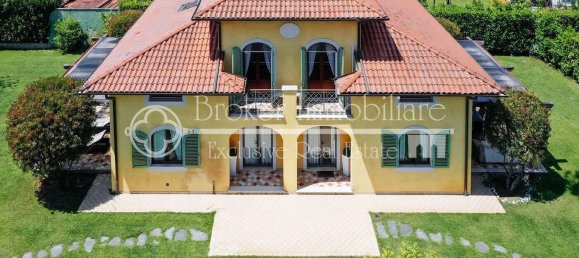 5 bedrooms Villa in Forte dei Marmi, Italy No. 36504 3