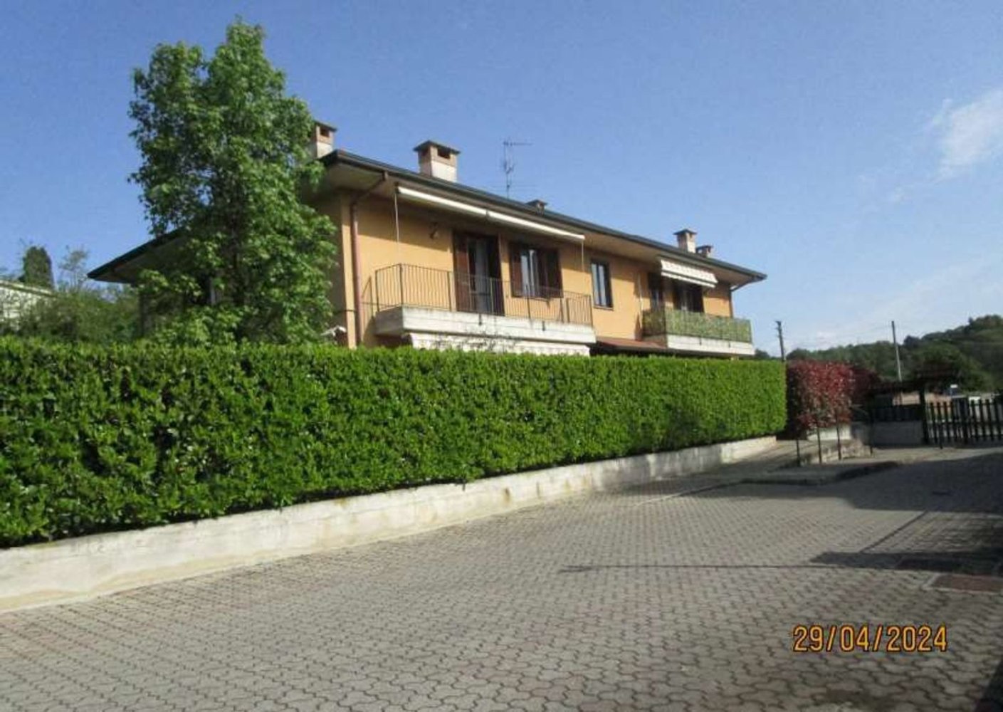 4 rooms Apartment in Carate Brianza, Italy No. 5339