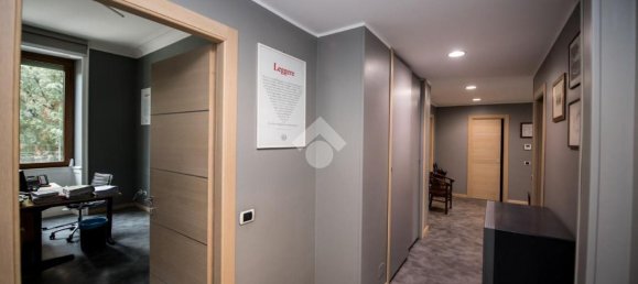 4 bedrooms Apartment in Milan, Italy No. 362700 8