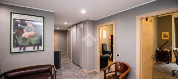 4 bedrooms Apartment in Milan, Italy No. 362700 2