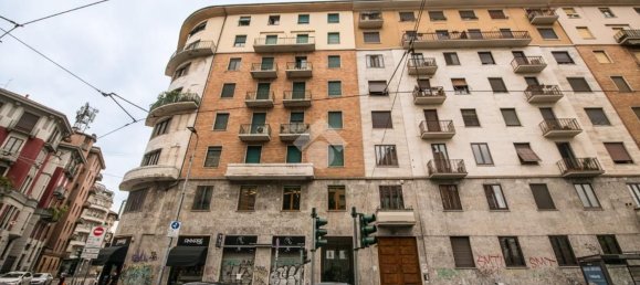 4 bedrooms Apartment in Milan, Italy No. 362700 3