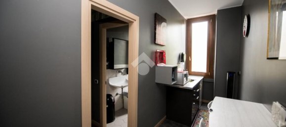 4 bedrooms Apartment in Milan, Italy No. 362700 21