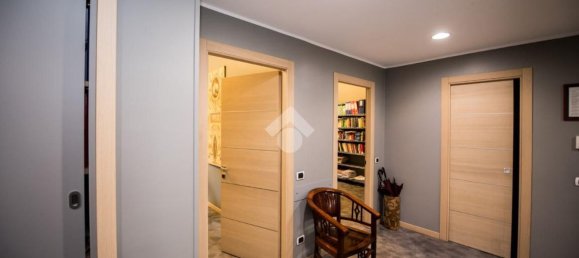 4 bedrooms Apartment in Milan, Italy No. 362700 6