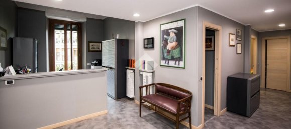 4 bedrooms Apartment in Milan, Italy No. 362700 22