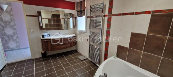 Casa de 4 dormitorios en Thibie, France No. 64382 14