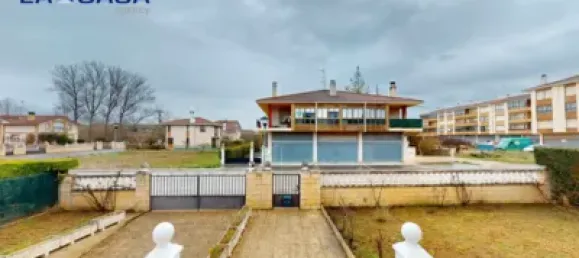 5 bedrooms House in Villarcayo, Spain No. 138777 17