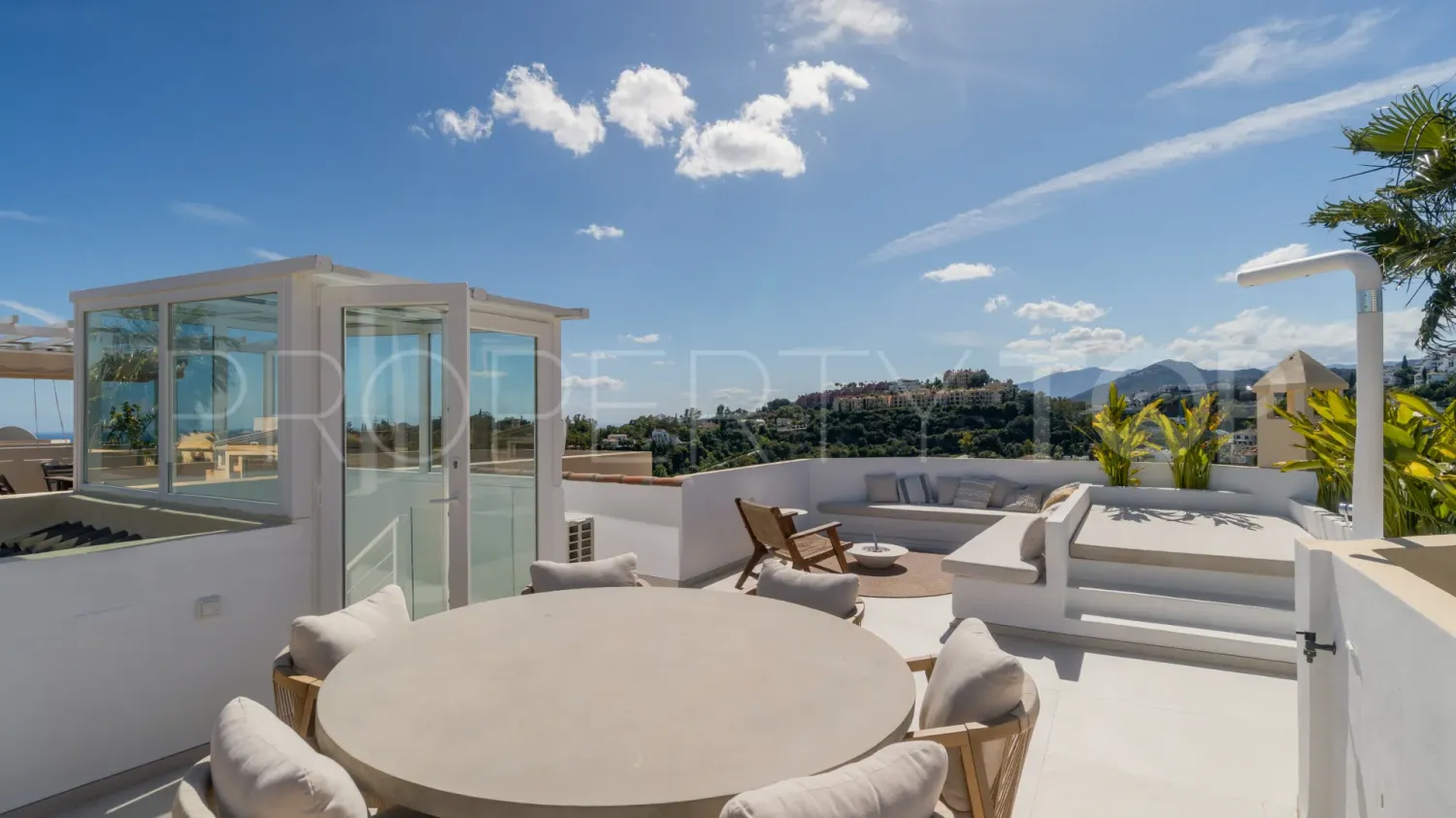 3 bedrooms Penthouse in La Quinta, Spain No. 177779