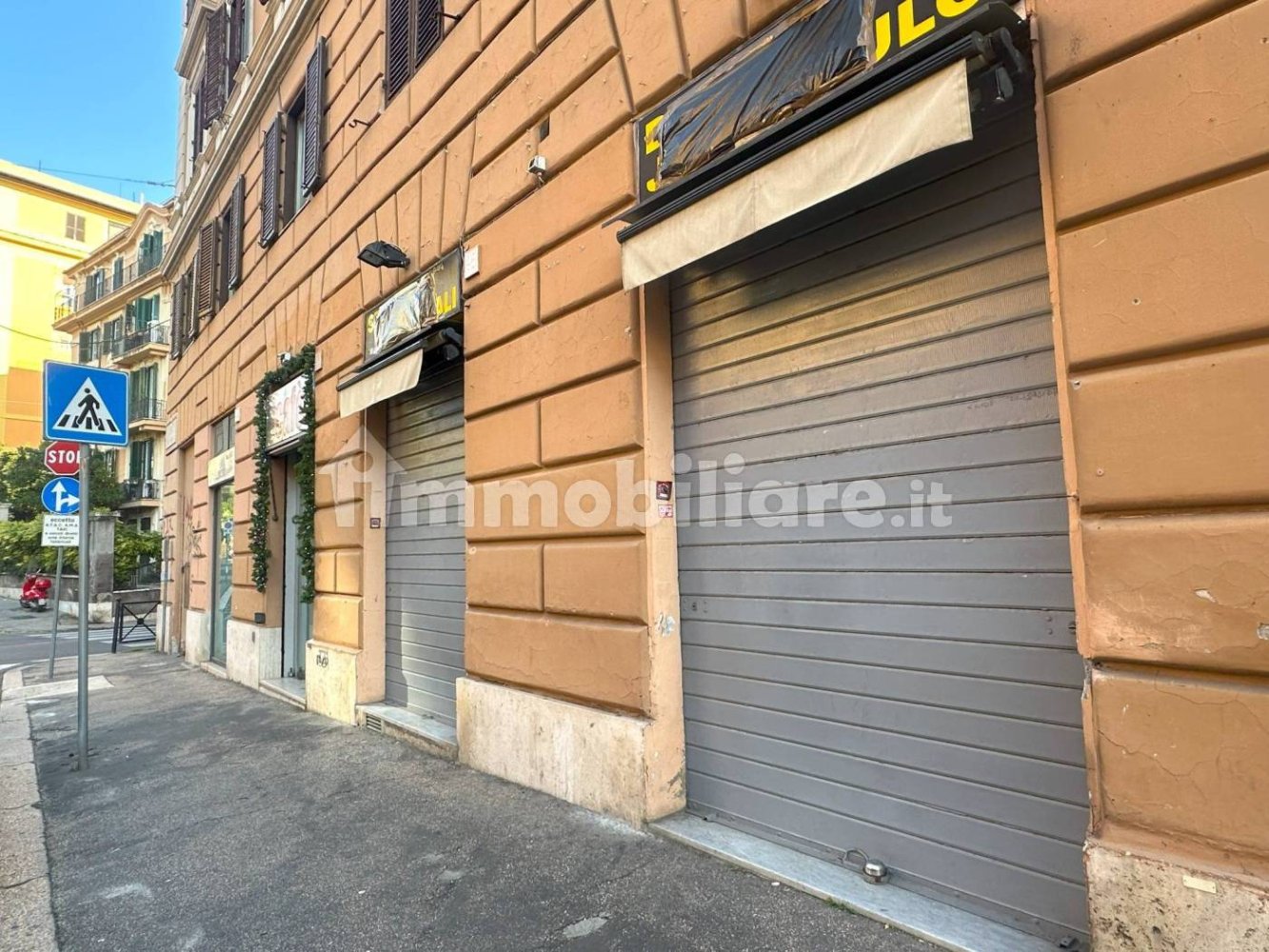 Propiedad comercial de 3 habitaciónes en Rome, Italy No. 121782