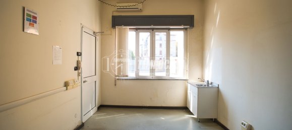 5 rooms House in Novara, Italy No. 305126 2