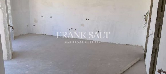 1 bedroom Penthouse in Ta' Xbiex, Malta No. 3017 2