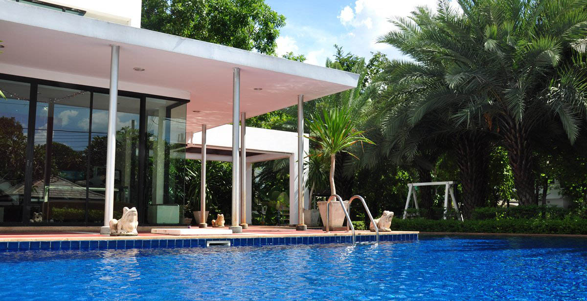 5 bedrooms Villa in Bangkok, Thailand No. 2055