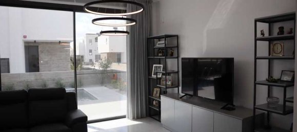 3 bedrooms Villa in Geroskípou, Cyprus No. 18120 5