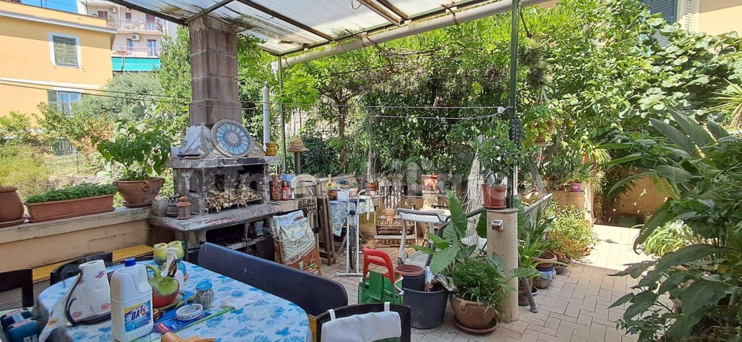 5 bedrooms Apartment in Genoa, Italy No. 266680