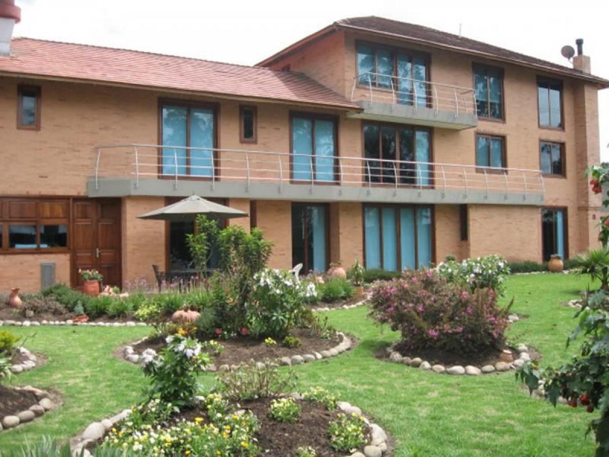 7 bedrooms House in Cundinamarca, Colombia No. 8570