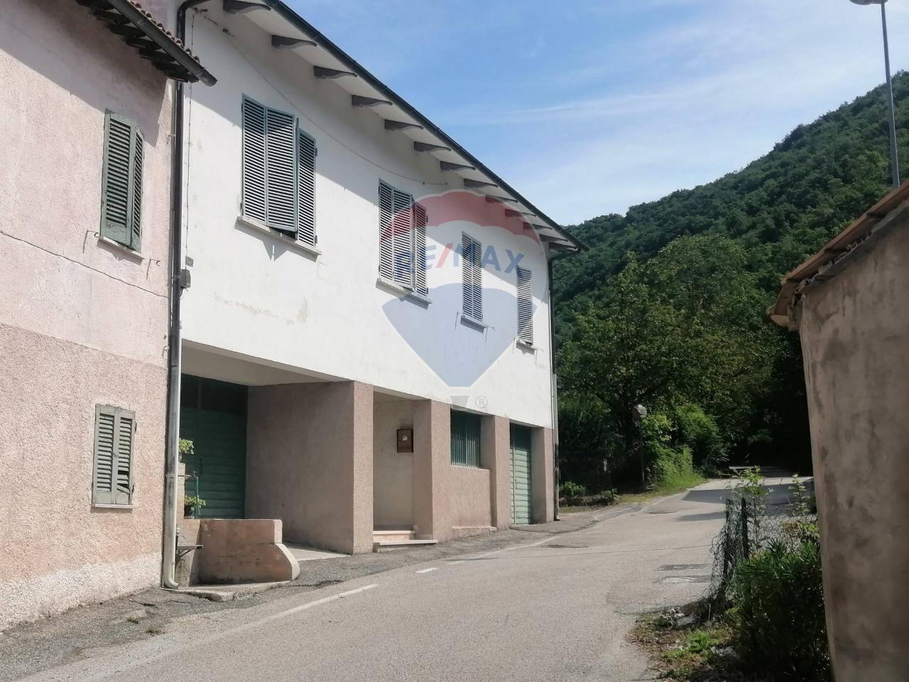 Дом с 4 комнатами в Фолиньо, Италия № 146284