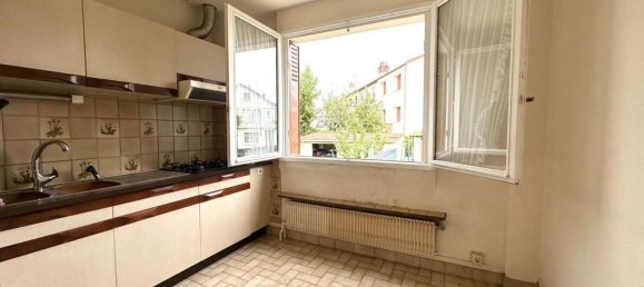 3 bedrooms House in Champigny-sur-Marne, France No. 180753 4