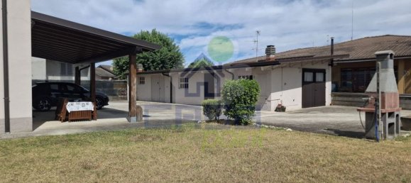 8 bedrooms House in Castelnuovo Bocca d'Adda, Italy No. 362258 9