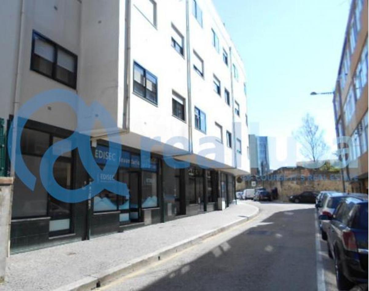  محل تجاري في Vila Nova de Gaia, Portugal 110متر مربع رقم 8161