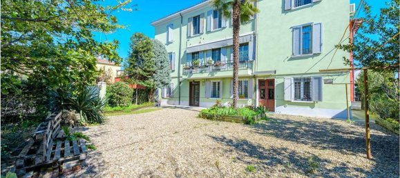 Квартира с 2 комнатами в Модена, Италия № 92716 3