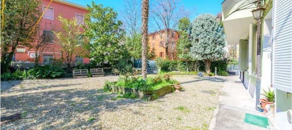 Квартира с 2 комнатами в Модена, Италия № 92716 54