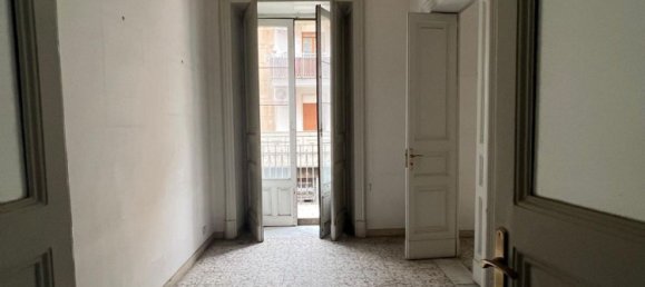 5 rooms Apartment in Catania, Italy No. 157926 8