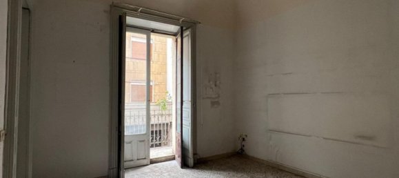 5 rooms Apartment in Catania, Italy No. 157926 9