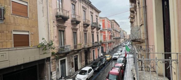 5 rooms Apartment in Catania, Italy No. 157926 2