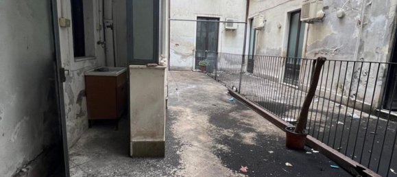 5 rooms Apartment in Catania, Italy No. 157926 18