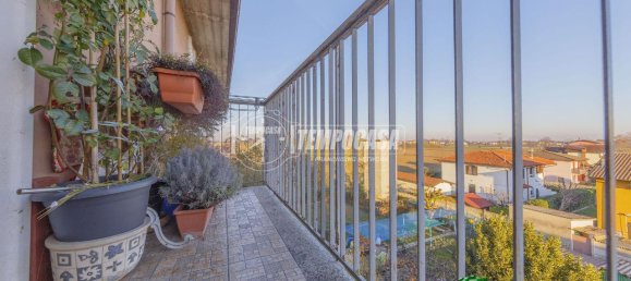 3 rooms Apartment in Bereguardo, Italy No. 80644 9