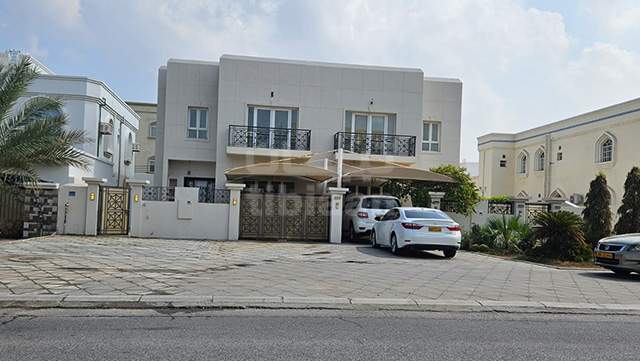 Недвижимость с 5 спальнями в Эс Сиб, Оман № 504