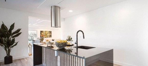 4 bedrooms Villa in Almada, Portugal No. 194336 9