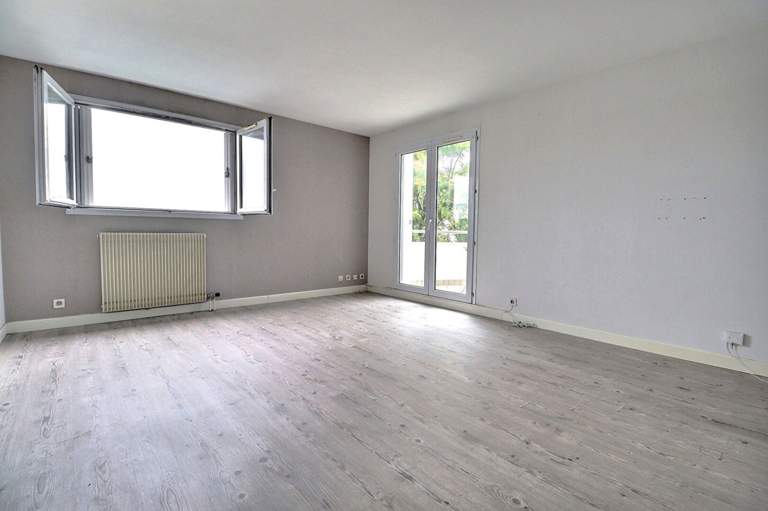 4 rooms Apartment in Elancourt, France No. 364042