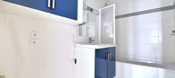 4 rooms Apartment in Elancourt, France No. 364042 8