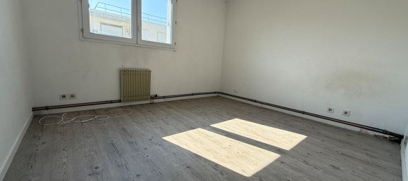 4 rooms Apartment in Elancourt, France No. 364042 7