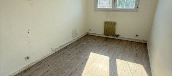 4 rooms Apartment in Elancourt, France No. 364042 6