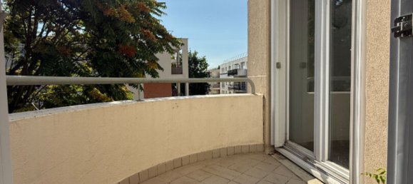 4 rooms Apartment in Elancourt, France No. 364042 4