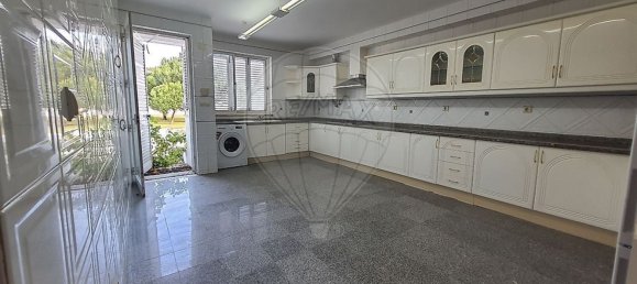 4 bedrooms House in Seixal, Portugal No. 286801 6