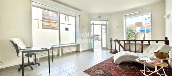 81m² Commercial property in Malakoff, France No. 177575 2