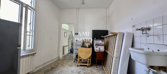 81m² Commercial property in Malakoff, France No. 177575 7