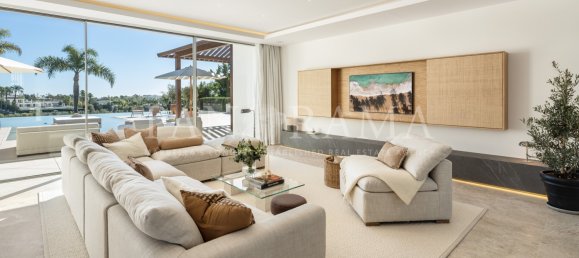 6 bedrooms Villa in Marbella, Spain No. 105798 15